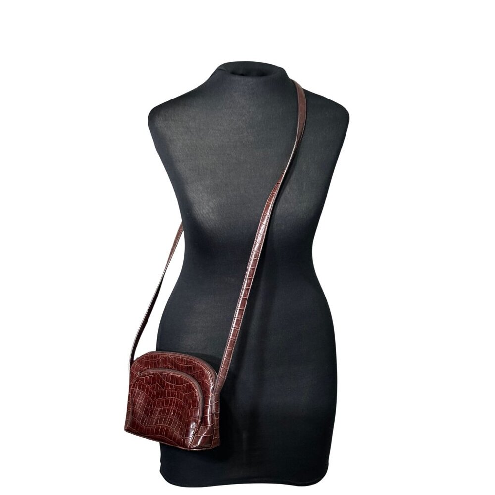 Croc-Embossed Crossbody Bag With Adjustable Strap & Zipper Closure In Rich Brown